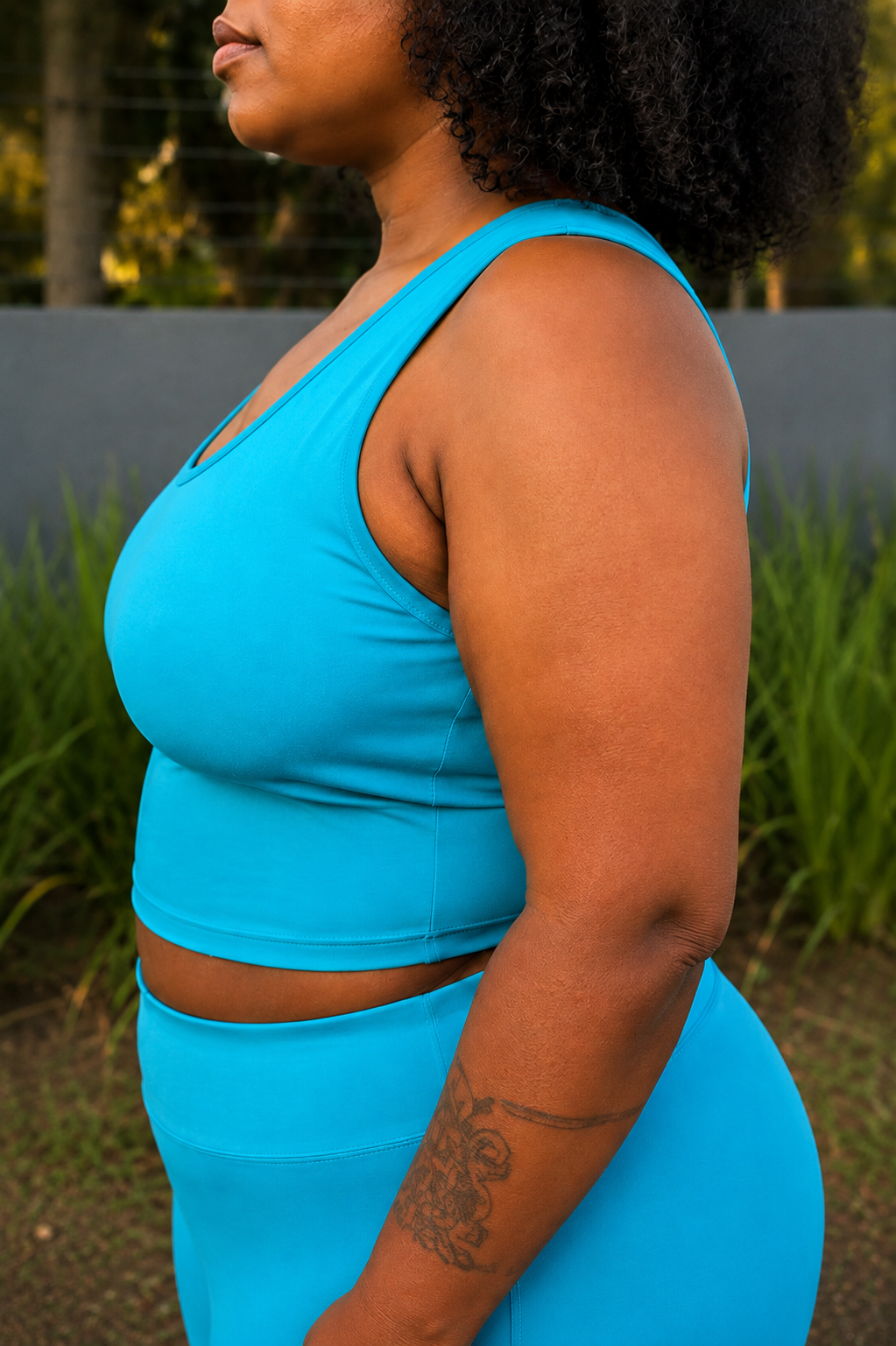 Active CurveFit Turquoise Crop Vest